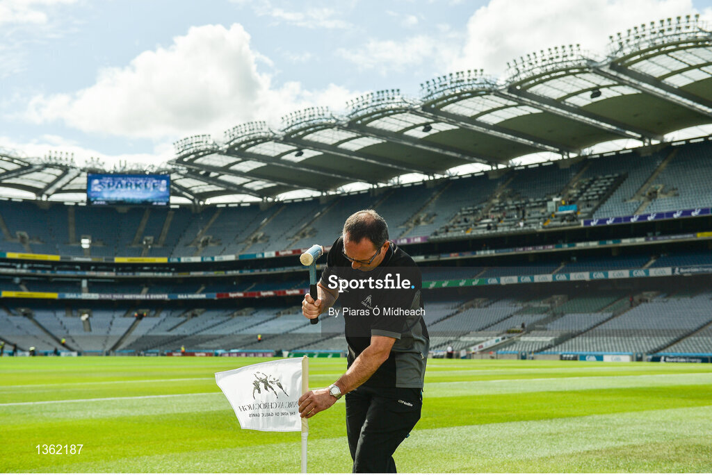 29 July 2017; Groundsman Enda Colfer puts the pitch flags in place before the GAA Football All-Ireland Senior Championship Round 4B match between Down and Monagahan at Croke Park in Dublin. Photo by Piaras Ó Mídheach/Sportsfile