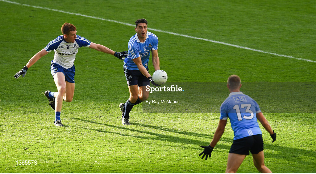 5 August 2017; Kieran Duffy of Monaghan watches as Bernard Brogan of Dublin passes the ball to team mate Paul Mannion during the GAA Football All-Ireland Senior Championship Quarter-Final match between Dublin and Monaghan at Croke Park in Dublin. Photo by Ray McManus/Sportsfile