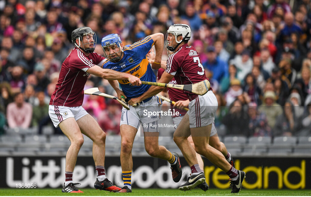 6 August 2017; John McGrath of Tipperary in action against Padraig Mannion, left, and Daithi Burke of Galway during the GAA Hurling All-Ireland Senior Championship Semi-Final match between Galway and Tipperary at Croke Park in Dublin. Photo by Ray McManus/Sportsfile