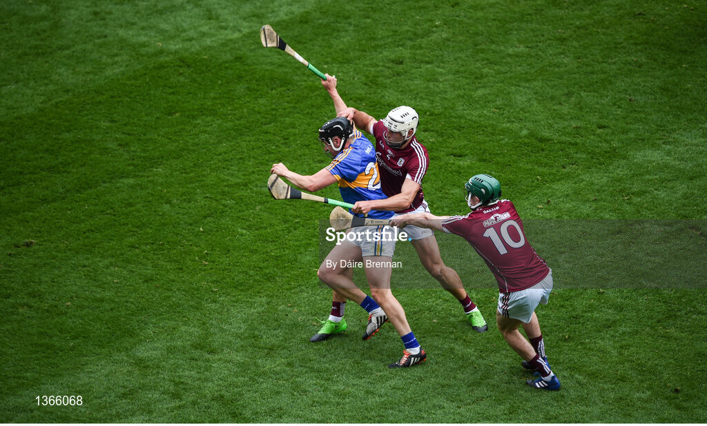 6 August 2017; Dan McCormack of Tipperary in action against Gearóid McInerney, left, and Cathal Mannion of Galway during the GAA Hurling All-Ireland Senior Championship Semi-Final match between Galway and Tipperary at Croke Park in Dublin. Photo by Daire Brennan/Sportsfile