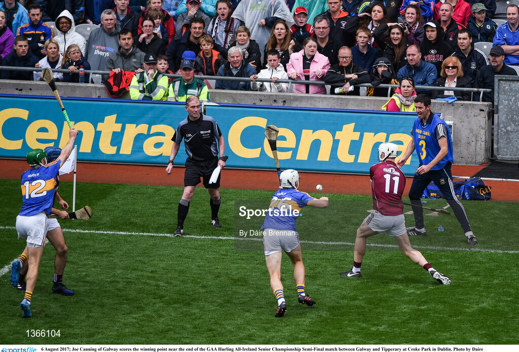 6 August 2017; Joe Canning of Galway scores the winning point near the end of the GAA Hurling All-Ireland Senior Championship Semi-Final match between Galway and Tipperary at Croke Park in Dublin. Photo by Daire Brennan/Sportsfile