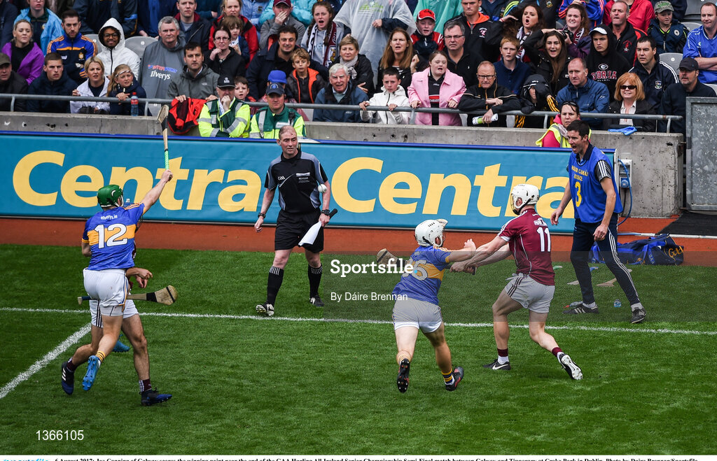 6 August 2017; Joe Canning of Galway scores the winning point near the end of the GAA Hurling All-Ireland Senior Championship Semi-Final match between Galway and Tipperary at Croke Park in Dublin. Photo by Daire Brennan/Sportsfile