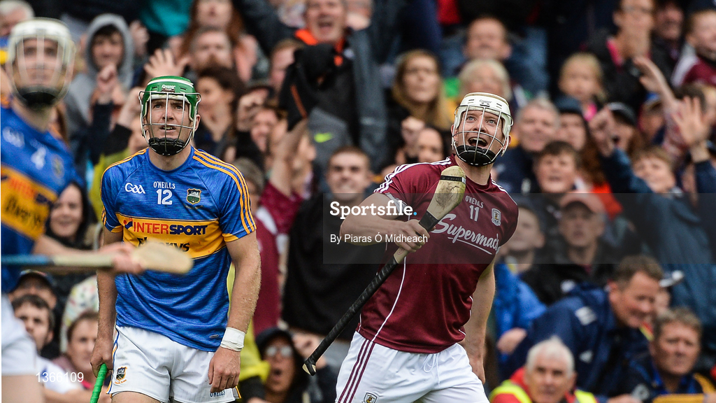 6 August 2017; Joe Canning of Galway celebrates scoring the winning point during the GAA Hurling All-Ireland Senior Championship Semi-Final match between Galway and Tipperary at Croke Park in Dublin. Photo by Piaras Ó Mídheach/Sportsfile