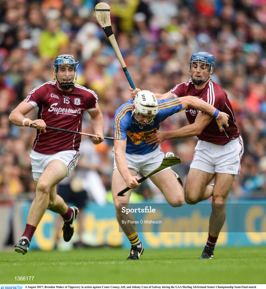 6 August 2017; Brendan Maher of Tipperary in action against Conor Cooney, left, and Johnny Coen of Galway during the GAA Hurling All-Ireland Senior Championship Semi-Final match between Galway and Tipperary at Croke Park in Dublin. Photo by Piaras Ó Mídheach/Sportsfile