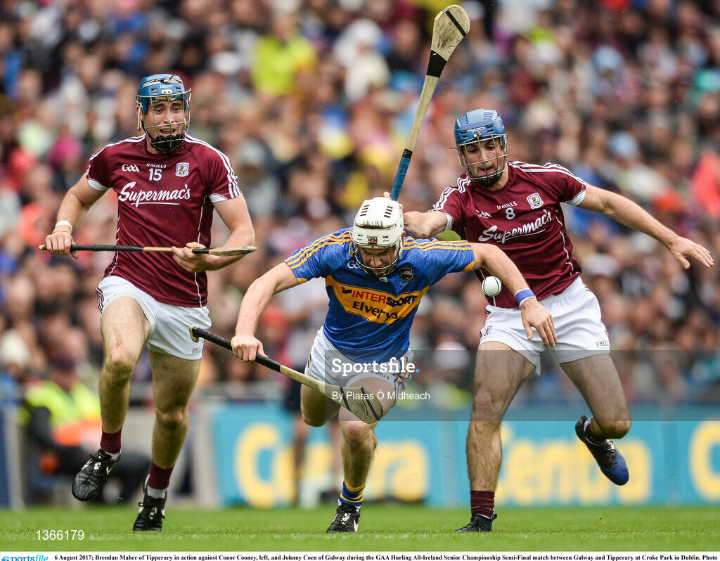 6 August 2017; Brendan Maher of Tipperary in action against Conor Cooney, left, and Johnny Coen of Galway during the GAA Hurling All-Ireland Senior Championship Semi-Final match between Galway and Tipperary at Croke Park in Dublin. Photo by Piaras Ó Mídheach/Sportsfile