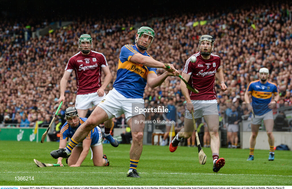 6 August 2017; John O’Dwyer of Tipperary shoots as Galway's Cathal Mannion, left, and Padraig Mannion look on during the GAA Hurling All-Ireland Senior Championship Semi-Final match between Galway and Tipperary at Croke Park in Dublin. Photo by Piaras Ó Mídheach/Sportsfile