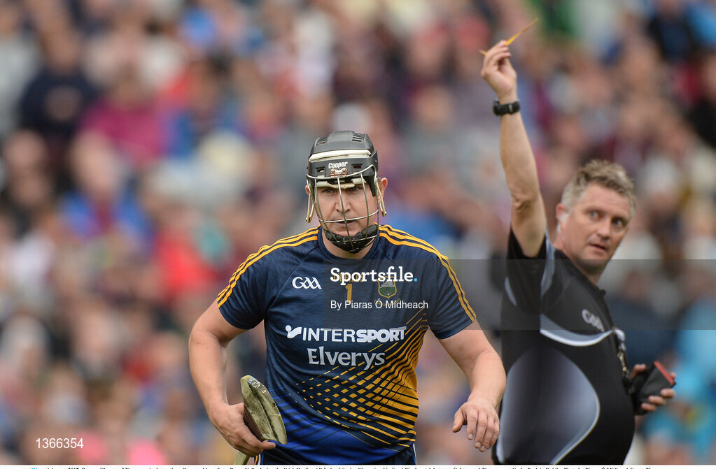 6 August 2017; Darren Gleeson of Tipperary is shown the yellow card by referee Barry Kelly during the GAA Hurling All-Ireland Senior Championship Semi-Final match between Galway and Tipperary at Croke Park in Dublin. Photo by Piaras Ó Mídheach/Sportsfile