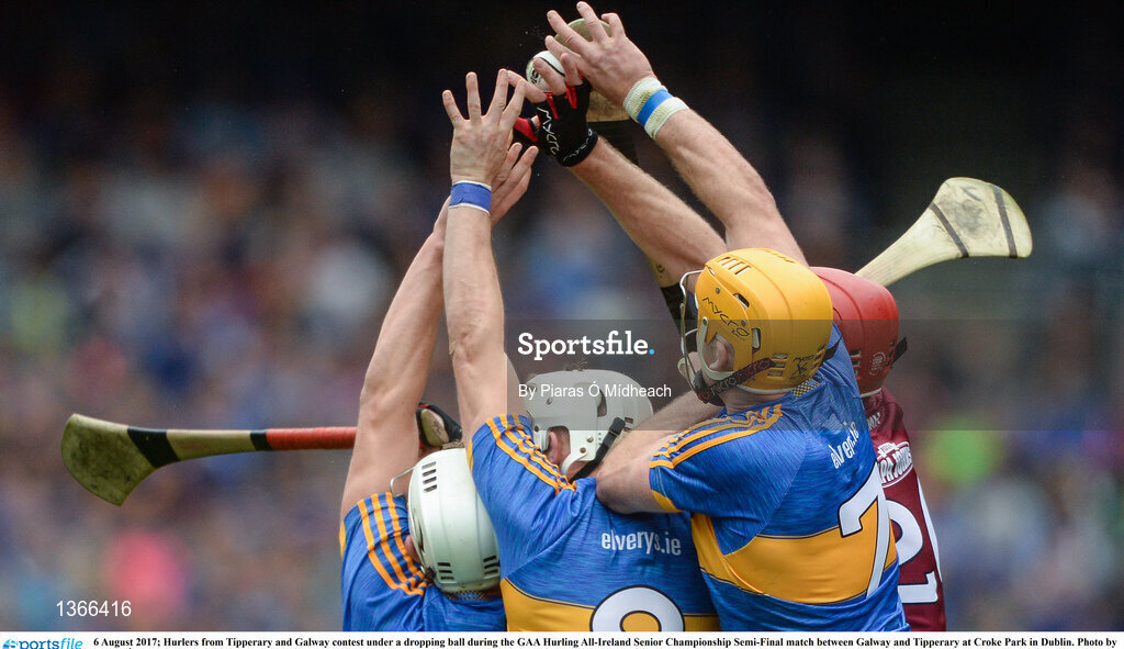 6 August 2017; Hurlers from Tipperary and Galway contest under a dropping ball during the GAA Hurling All-Ireland Senior Championship Semi-Final match between Galway and Tipperary at Croke Park in Dublin. Photo by Piaras Ó Mídheach/Sportsfile