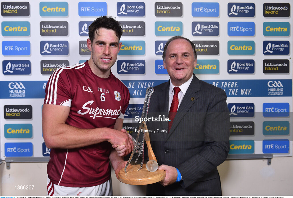 6 August 2017; Declan Heneghan, General Manager of Westport Hotel, and a Bord Gáis Energy customer, presents the man of the match award to Gearoid McInerney of Galway after the GAA Hurling All-Ireland Senior Championship Semi-Final match between Galway and Tipperary at Croke Park in Dublin. Photo by Ramsey Cardy/Sportsfile