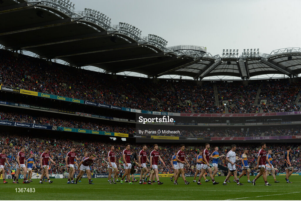 6 August 2017; Tipperary and Galway players in the pre-match parade before the GAA Hurling All-Ireland Senior Championship Semi-Final match between Galway and Tipperary at Croke Park in Dublin. Photo by Piaras Ó Mídheach/Sportsfile