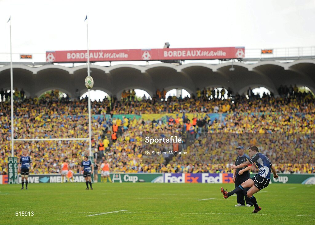29 April 2012; Jonathan Sexton, Leinster, kicks a conversion. Heineken Cup Semi-Final, ASM Clermont Auvergne v Leinster, Stade Chaban Delmas, Bordeaux, France. Picture credit: Stephen McCarthy / SPORTSFILE
