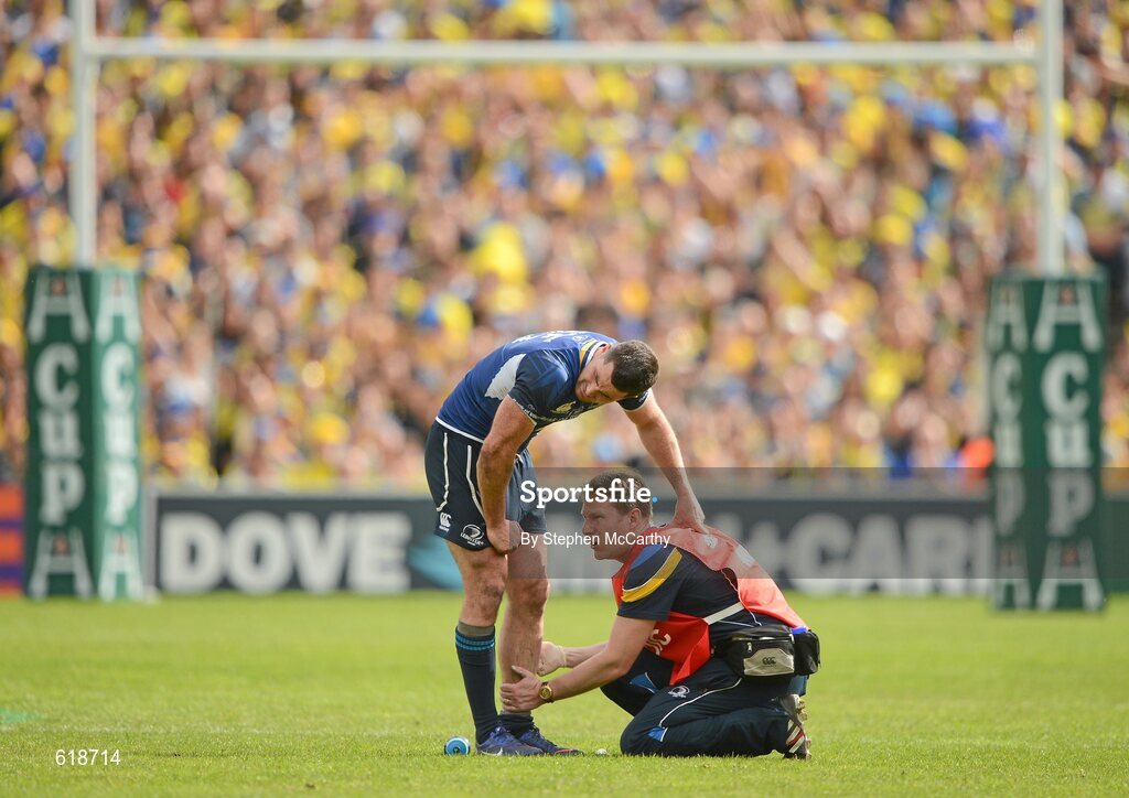 29 April 2012; Rob Kearney, Leinster, is attended to by team physiotherapist James Allen. Heineken Cup Semi-Final, ASM Clermont Auvergne v Leinster, Stade Chaban Delmas, Bordeaux, France. Picture credit: Stephen McCarthy / SPORTSFILE