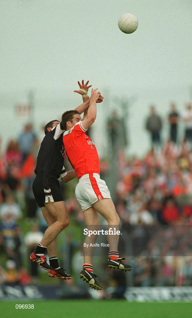 18 August 2002; Eamonn O'Hara of Sligo in action against Paddy McKeever of Armagh during the Bank of Ireland All-Ireland Senior Football Championship Quarter-Final Replay match between Armagh and Sligo at Páirc Tailteann in Navan, Meath. Photo by Aoife Rice/Sportsfile