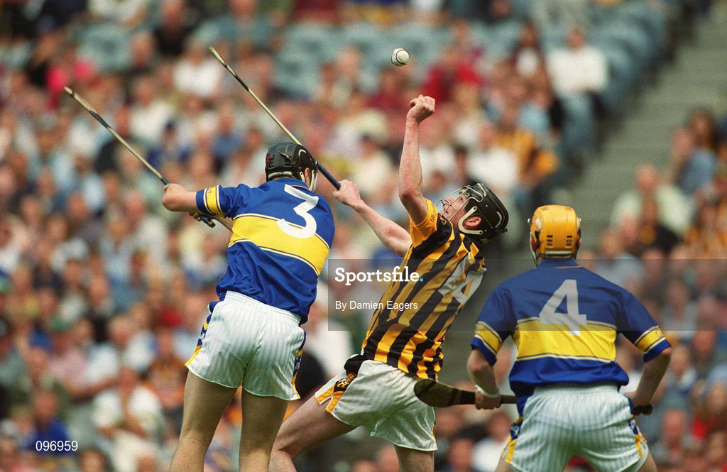 18 August 2002; Martin Comerford of Kilkenny in action against Philip Maher and Paul Ormonde, 4, of Tipperary during the Guinness All-Ireland Senior Hurling Championship Semi-Final match between Kilkenny and Tipperary at Croke Park in Dublin. Photo by Damien Eagers/Sportsfile