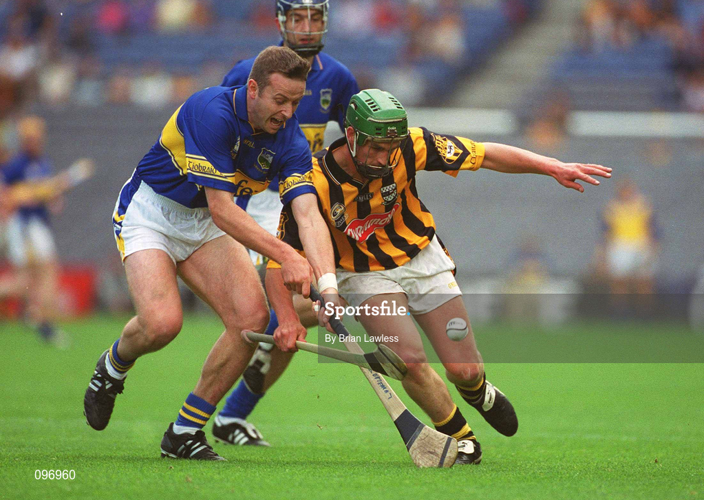 18 August 2002; Richard Mullally of Kilkenny in action against Brian O'Meara of Tipperary during the Guinness All-Ireland Senior Hurling Championship Semi-Final match between Kilkenny and Tipperary at Croke Park in Dublin. Photo by Brian Lawless/Sportsfile