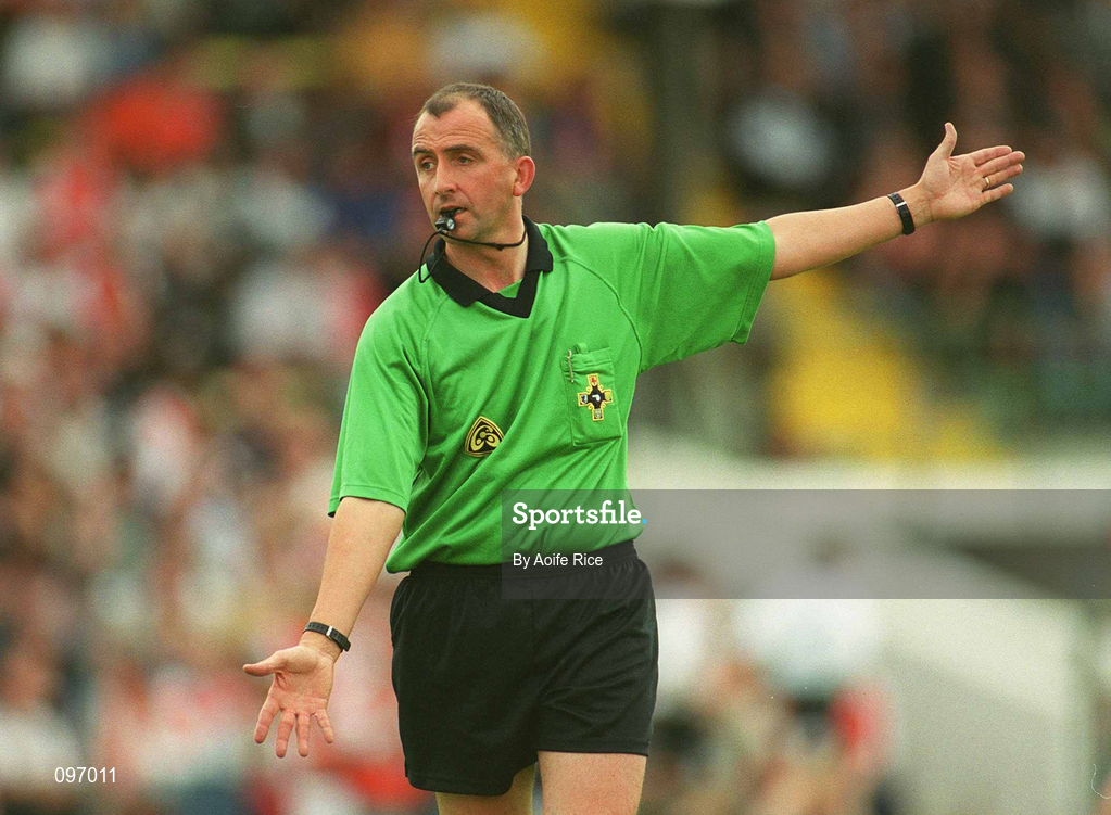 18 August 2002; Referee Séamus McCormack during the Bank of Ireland All-Ireland Senior Football Championship Quarter-Final Replay match between Armagh and Sligo at Páirc Tailteann in Navan, Meath. Photo by Aoife Rice/Sportsfile
