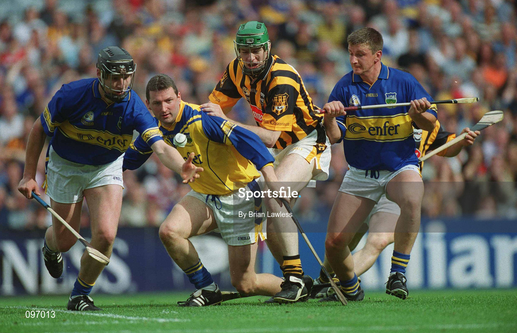 18 August 2002; Philip Maher of Tipperary, left, about to gather the sliotar, team-mates Brendan Cummins and Noel Morris, right, Jimmy Coogan of Kilkenny, look on during the Guinness All-Ireland Senior Hurling Championship Semi-Final match between Kilkenny and Tipperary at Croke Park in Dublin. Photo by Brian Lawless/Sportsfile