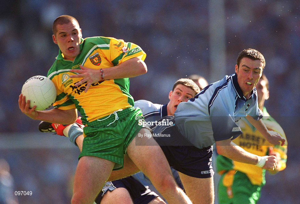 17 August 2002; Kevin Cassidy of Donegal in action against Ray Cosgrove, right, and Colin Moran of Dublin during the Bank of Ireland All-Ireland Senior Football Championship Quarter-Final Replay match between Dublin and Donegal at Croke Park in Dublin. Photo by Ray McManus/Sportsfile