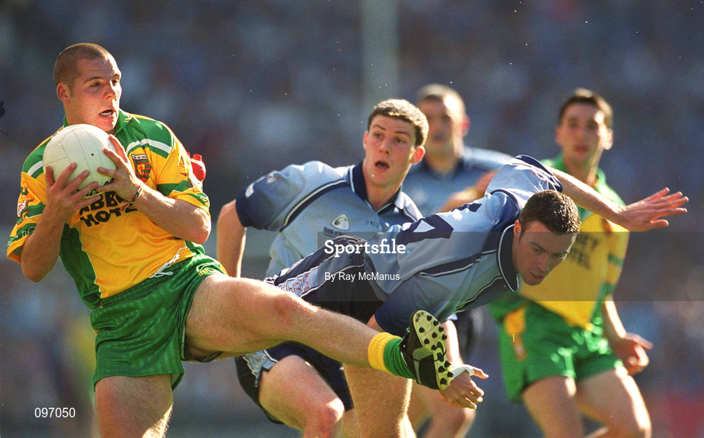17 August 2002; Kevin Cassidy of Donegal in action against Ray Cosgrove, right, and Colin Moran of Dublin during the Bank of Ireland All-Ireland Senior Football Championship Quarter-Final Replay match between Dublin and Donegal at Croke Park in Dublin. Photo by Ray McManus/Sportsfile