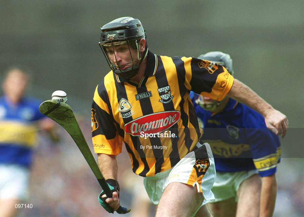 18 August 2002; DJ Carey of Kilkenny during the Guinness All-Ireland Senior Hurling Championship Semi-Final match between Kilkenny and Tipperary at Croke Park in Dublin. Photo by Pat Murphy/Sportsfile