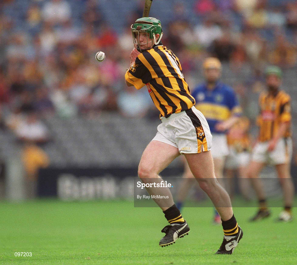 18 August 2002; Henry Shefflin of Kilkenny during the Guinness All-Ireland Senior Hurling Championship Semi-Final match between Kilkenny and Tipperary at Croke Park in Dublin. Photo by Ray McManus/Sportsfile