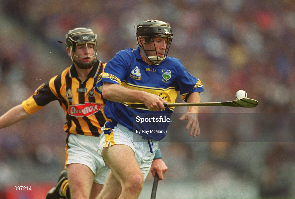 18 August 2002; Mark O'Leary of Tipperary in action against JJ Delaney of Kilkenny during the Guinness All-Ireland Senior Hurling Championship Semi-Final match between Kilkenny and Tipperary at Croke Park in Dublin. Photo by Ray McManus/Sportsfile