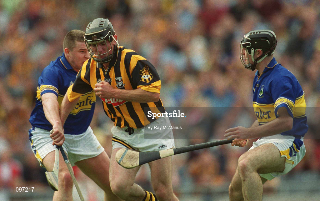 18 August 2002; Noel Hickey of Kilkenny in action against John Carroll, left, and Eoin Kelly of Tipperary during the Guinness All-Ireland Senior Hurling Championship Semi-Final match between Kilkenny and Tipperary at Croke Park in Dublin. Photo by Ray McManus/Sportsfile