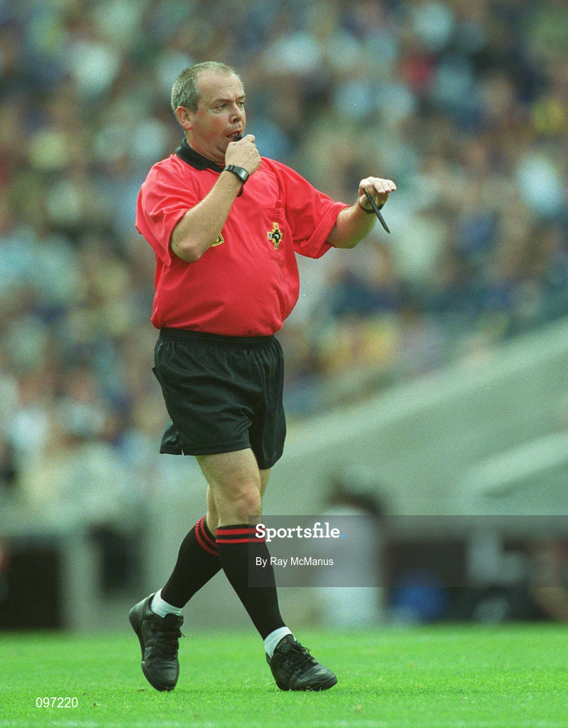 18 August 2002; Referee Aodán Mac Suibhne during the Guinness All-Ireland Senior Hurling Championship Semi-Final match between Kilkenny and Tipperary at Croke Park in Dublin. Photo by Ray McManus/Sportsfile