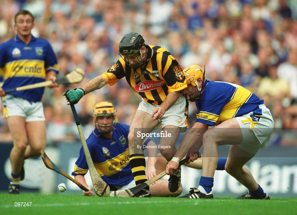 18 August 2002; DJ Carey of Kilkenny in action against Paul Ormonde, right, and Eamonn Corcoran of Tipperary during the Guinness All-Ireland Senior Hurling Championship Semi-Final match between Kilkenny and Tipperary at Croke Park in Dublin. Photo by Damien Eagers/Sportsfile
