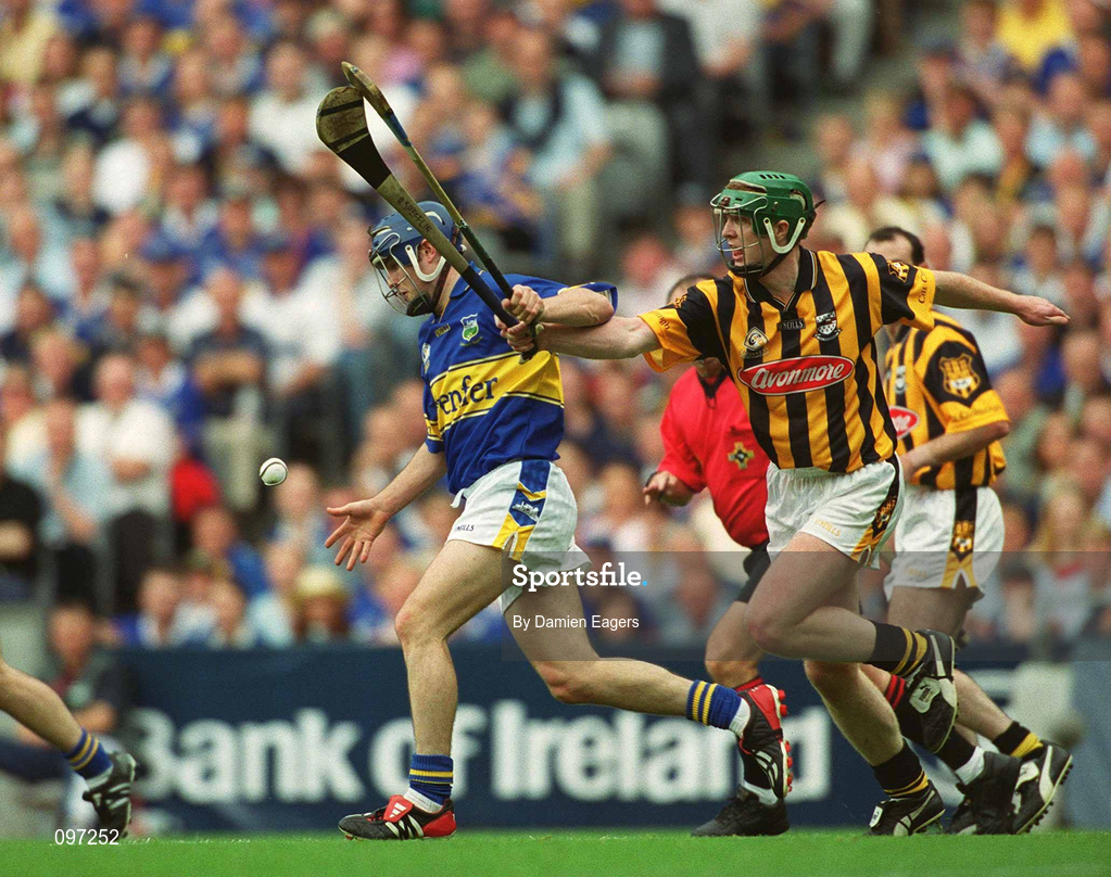 18 August 2002; Paul Kelly of Tipperary in action against Henry Shefflin of Kilkenny during the Guinness All-Ireland Senior Hurling Championship Semi-Final match between Kilkenny and Tipperary at Croke Park in Dublin. Photo by Damien Eagers/Sportsfile