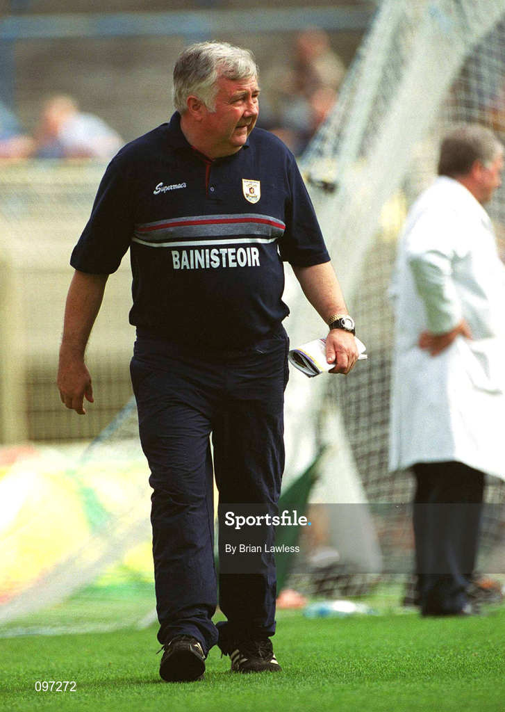 18 August 2002; Galway manager Josie Harte during the All-Ireland Minor Hurling Championship Semi-Final match between Kilkenny and Galway at Croke Park in Dublin. Photo by Brian Lawless/Sportsfile
