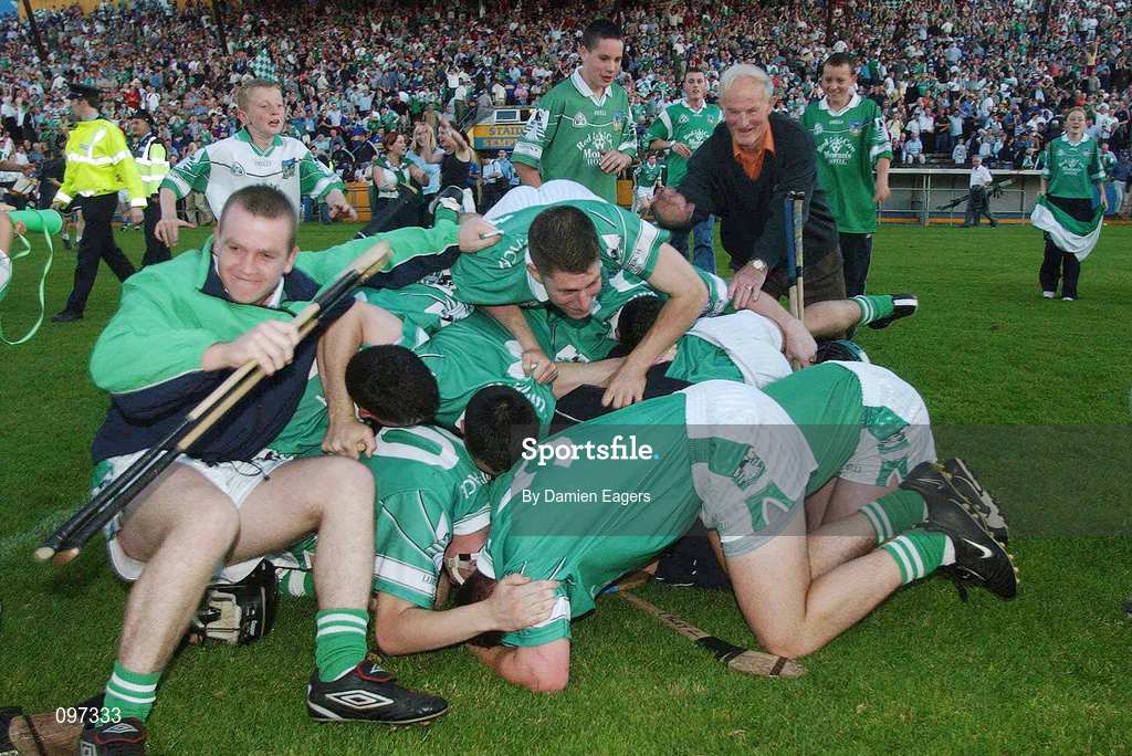 21 August 2002; Limerick players celebrate after the Munster U21 Hurling Championship Final Replay match between Tipperary and Limerick at Semple Stadium in Thurles, Tipperary. Photo by Damien Eagers/Sportsfile