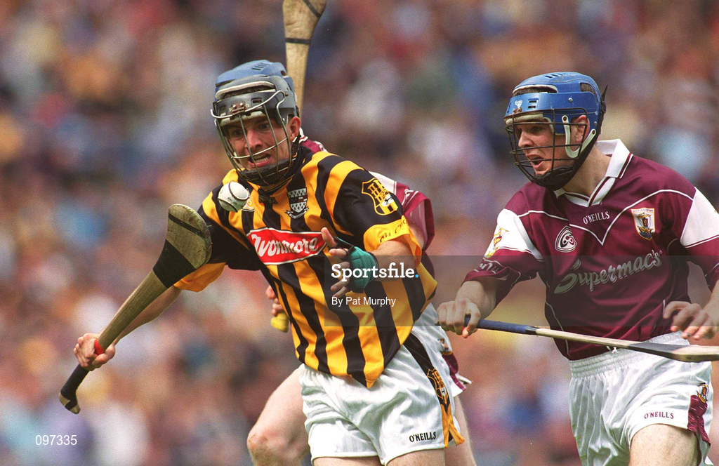 18 August 2002; Alan Healy of Kilkenny in action against Darren Reilly of Galway during the All-Ireland Minor Hurling Championship Semi-Final match between Kilkenny and Galway at Croke Park in Dublin. Photo by Pat Murphy/Sportsfile