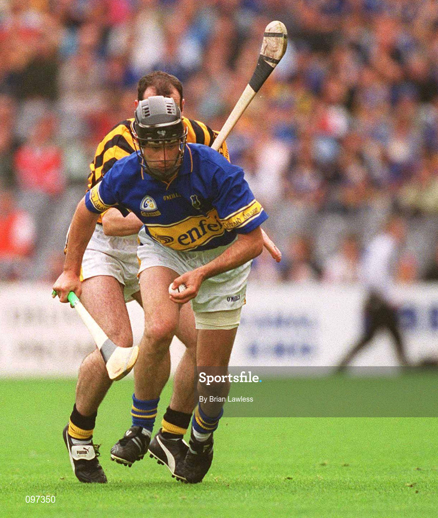 18 August 2002; Thomas Dunne of Tipperary in action against Brian McEvoy of Kilkenny during the Guinness All-Ireland Senior Hurling Championship Semi-Final match between Kilkenny and Tipperary at Croke Park in Dublin. Photo by Brian Lawless/Sportsfile