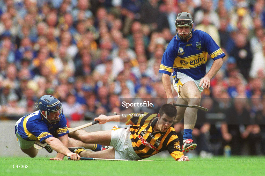 18 August 2002; Philip Larkin of Kilkenny in action against Eugene O'Neill, left, and Eoin Kelly of Tipperary during the Guinness All-Ireland Senior Hurling Championship Semi-Final match between Kilkenny and Tipperary at Croke Park in Dublin. Photo by Pat Murphy/Sportsfile