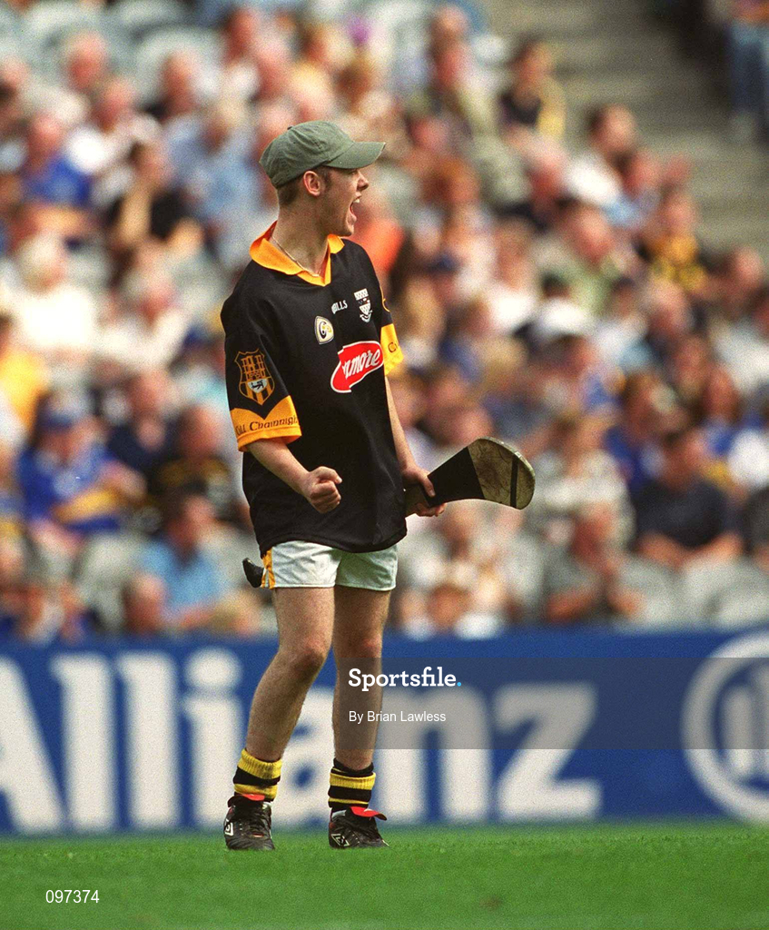 18 August 2002; Kilkenny goalkeeper Colm Grant celebrates a late point for his side during the All-Ireland Minor Hurling Championship Semi-Final match between Kilkenny and Galway at Croke Park in Dublin. Photo by Brian Lawless/Sportsfile