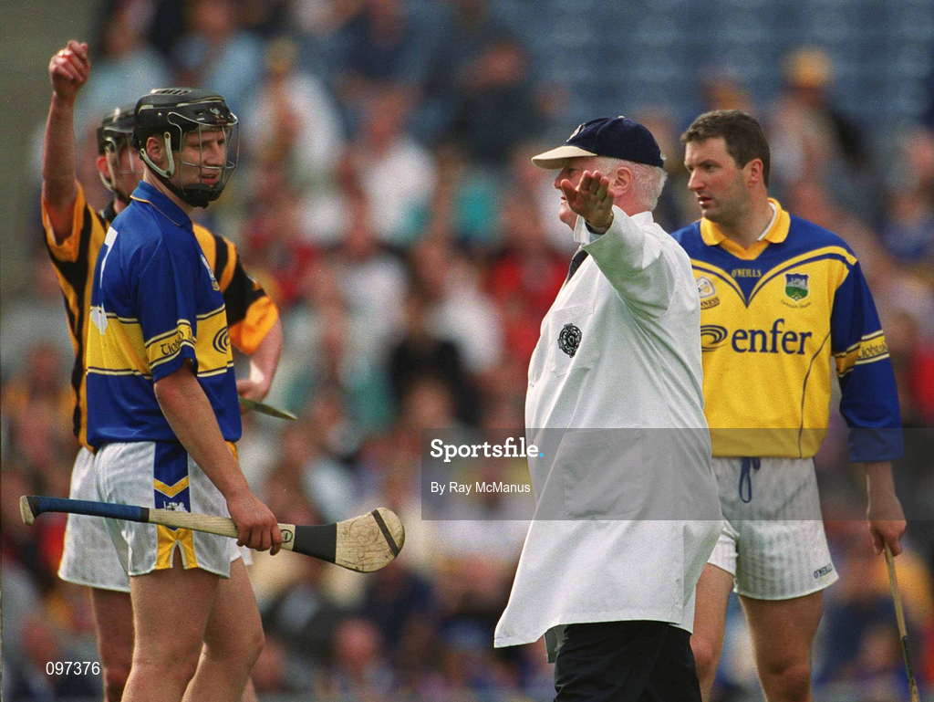 18 August 2002; An umpire raises his arm to draw the attention of referee Aodán Mac Suibhne during the Guinness All-Ireland Senior Hurling Championship Semi-Final match between Kilkenny and Tipperary at Croke Park in Dublin. Photo by Ray McManus/Sportsfile