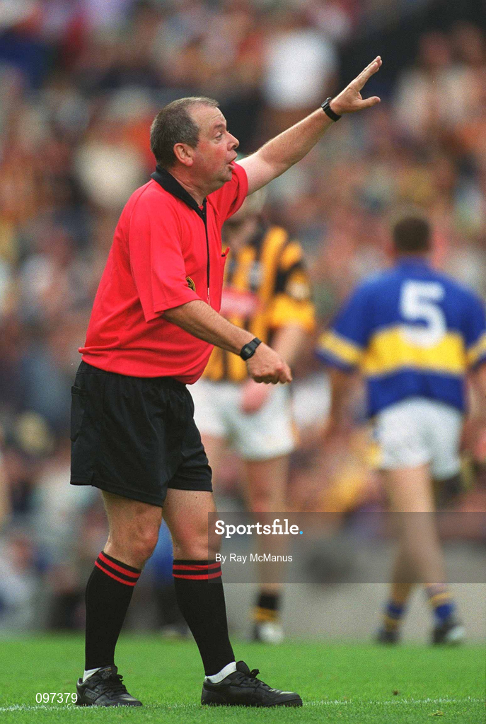 18 August 2002; Referee Aodán Mac Suibhne during the Guinness All-Ireland Senior Hurling Championship Semi-Final match between Kilkenny and Tipperary at Croke Park in Dublin. Photo by Ray McManus/Sportsfile