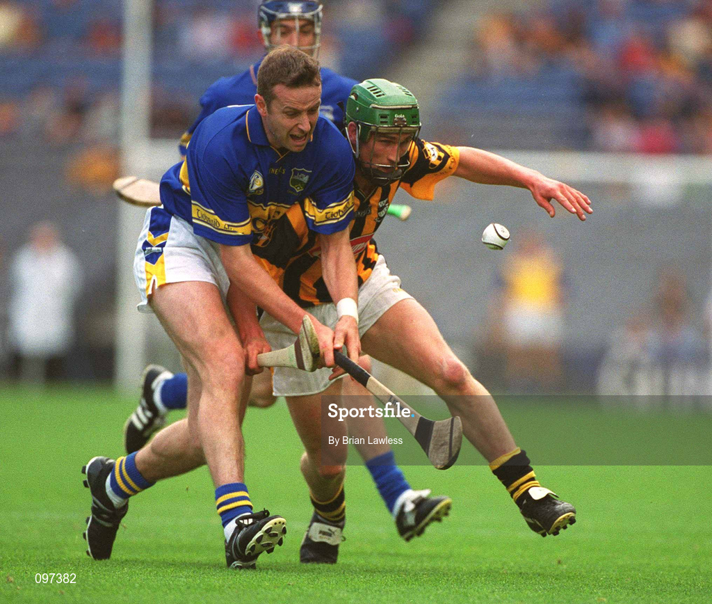 18 August 2002; Brian O'Meara of Tipperary in action against Richard Mullally of Kilkenny during the Guinness All-Ireland Senior Hurling Championship Semi-Final match between Kilkenny and Tipperary at Croke Park in Dublin. Photo by Brian Lawless/Sportsfile