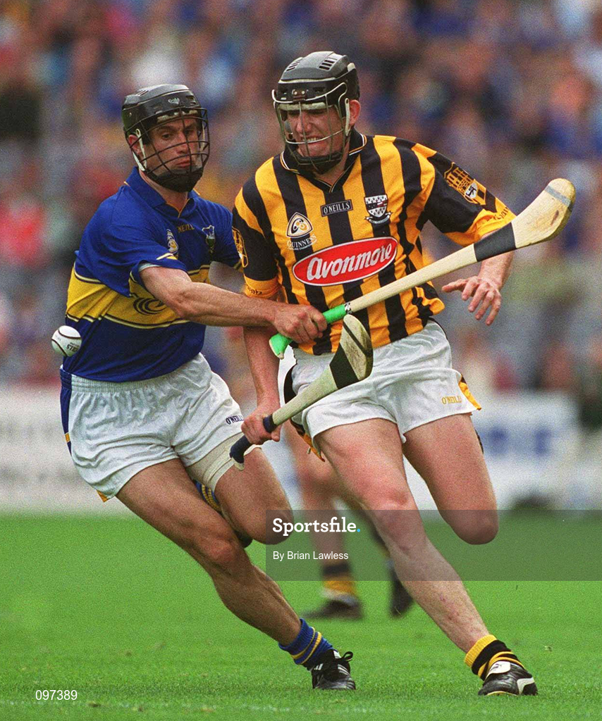 18 August 2002; Derek Lyng of Kilkenny in action against Thomas Dunne of Tipperary during the Guinness All-Ireland Senior Hurling Championship Semi-Final match between Kilkenny and Tipperary at Croke Park in Dublin. Photo by Brian Lawless/Sportsfile