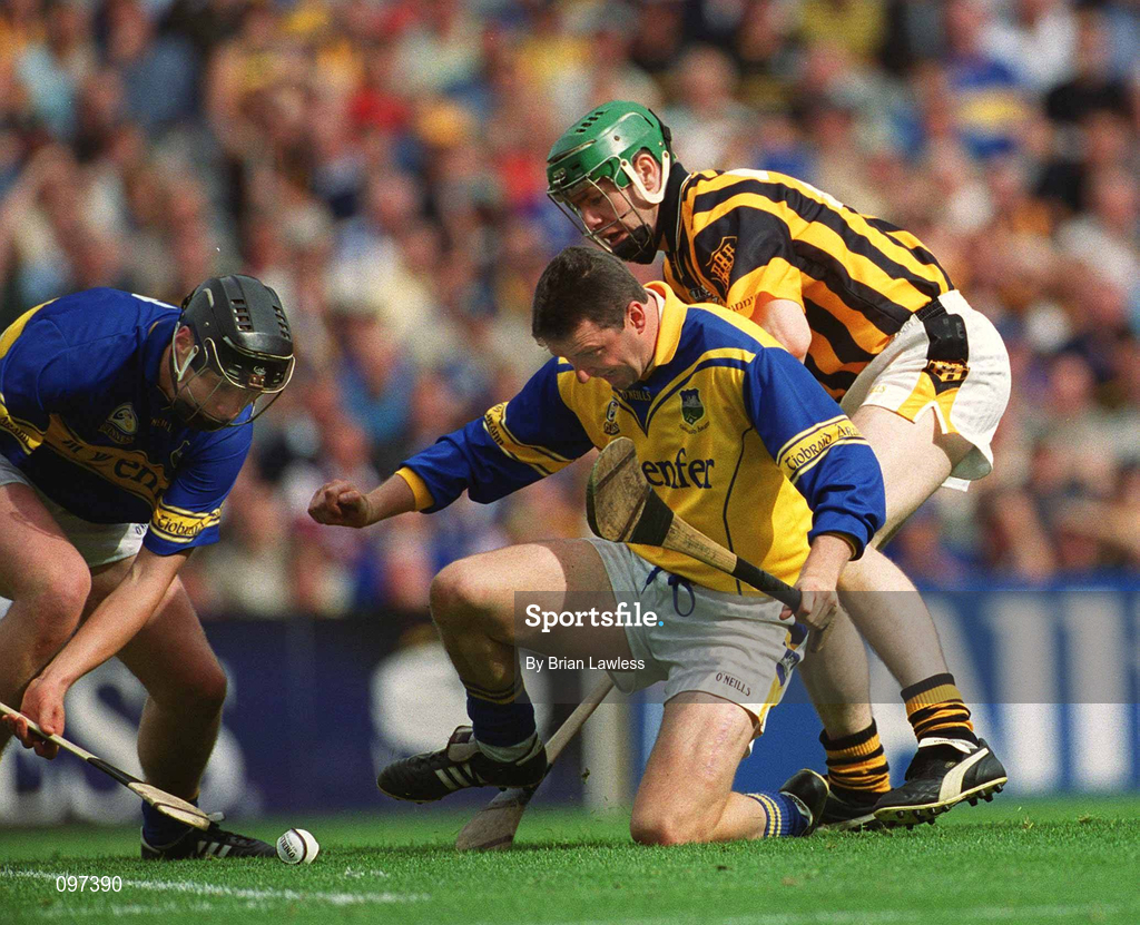18 August 2002; Philip Maher of Tipperary, supported by his goalkeeper Brendan Cummins, gathers possession ahead of Jimmy Coogan of Kilkenny during the Guinness All-Ireland Senior Hurling Championship Semi-Final match between Kilkenny and Tipperary at Croke Park in Dublin. Photo by Brian Lawless/Sportsfile