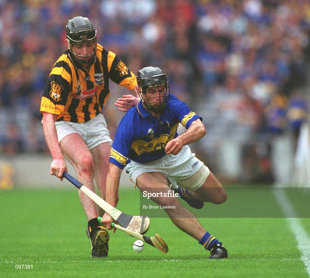 18 August 2002; Thomas Dunne of Tipperary in action against Martin Comerford of Kilkenny during the Guinness All-Ireland Senior Hurling Championship Semi-Final match between Kilkenny and Tipperary at Croke Park in Dublin. Photo by Brian Lawless/Sportsfile