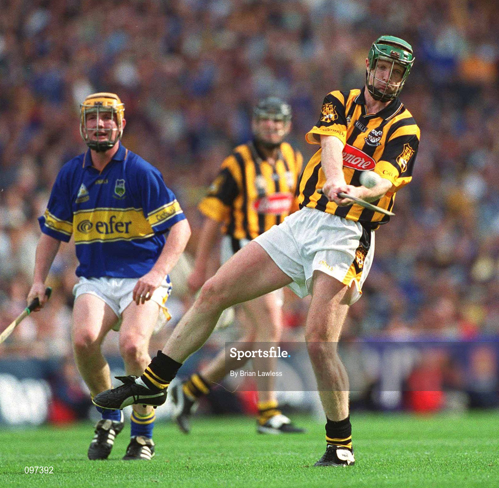 18 August 2002; Henry Shefflin of Kilkenny shoots as Eamonn Corcoran of Tipperary looks on during the Guinness All-Ireland Senior Hurling Championship Semi-Final match between Kilkenny and Tipperary at Croke Park in Dublin. Photo by Brian Lawless/Sportsfile