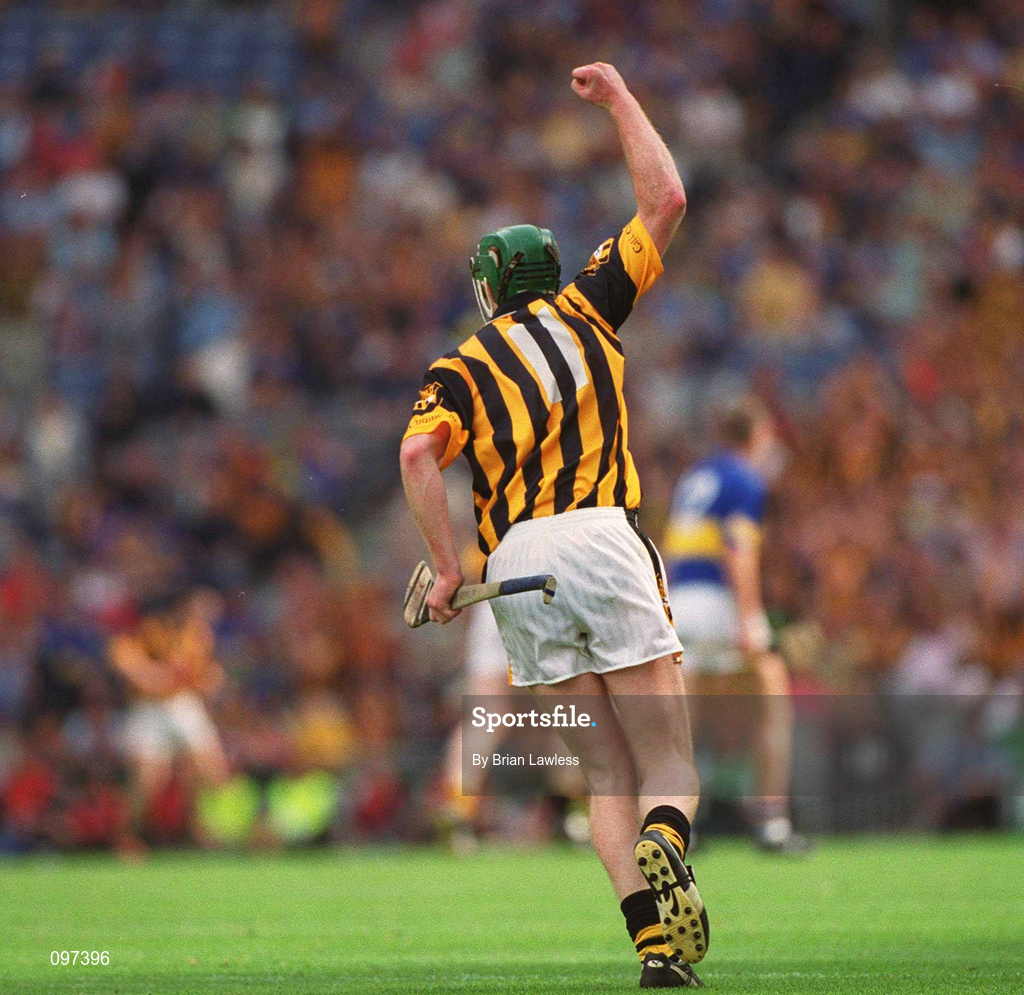 18 August 2002; Henry Shefflin of Kilkenny celebrates after scoring a late point during the Guinness All-Ireland Senior Hurling Championship Semi-Final match between Kilkenny and Tipperary at Croke Park in Dublin. Photo by Brian Lawless/Sportsfile