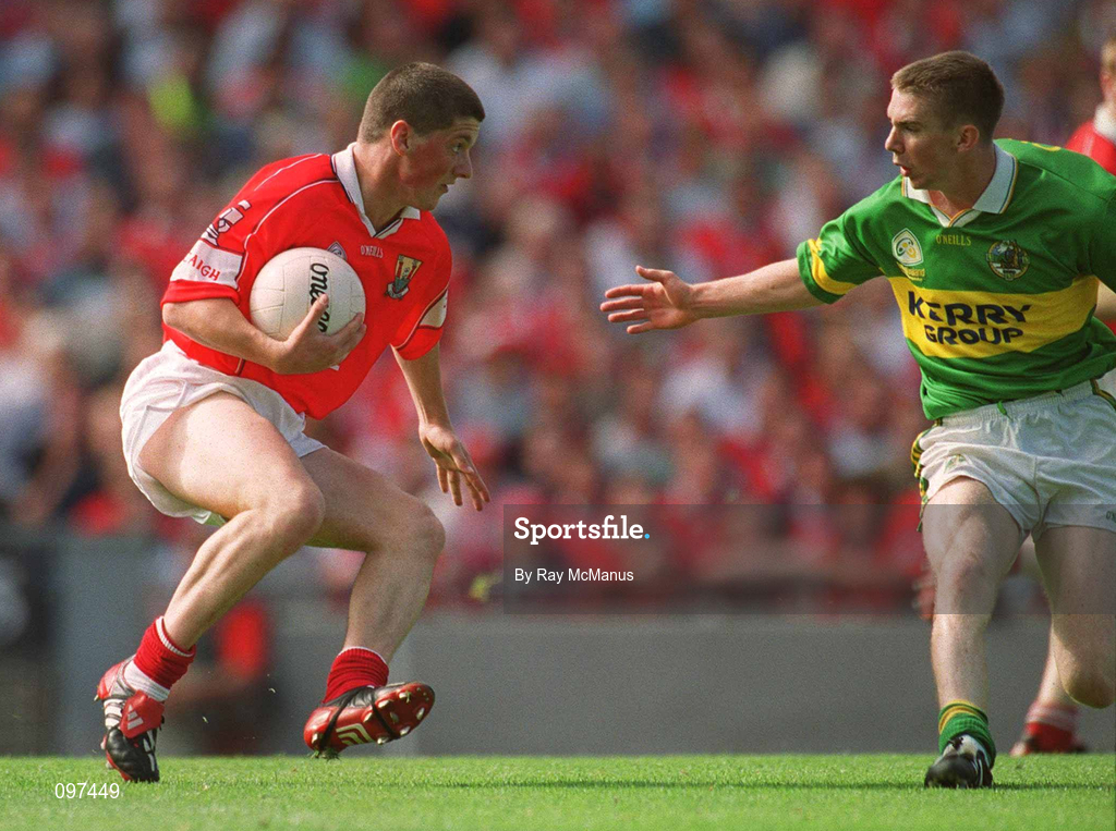 25 August 2002; Fionan Murray of Cork in action against Marc Ó Sé of Kerry during the Bank of Ireland All-Ireland Senior Football Championship Semi-Final match between Kerry and Cork at Croke Park in Dublin. Photo by Ray McManus/Sportsfile