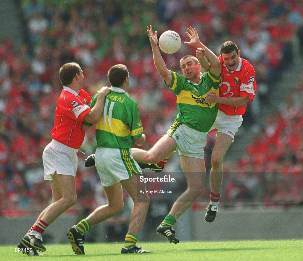 25 August 2002; Darragh Ó Sé of Kerry in action against Graham Canty of Cork during the Bank of Ireland All-Ireland Senior Football Championship Semi-Final match between Kerry and Cork at Croke Park in Dublin. Photo by Ray McManus/Sportsfile
