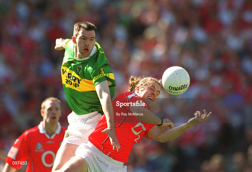 25 August 2002; Alan Cronin of Cork in action against Michael McCarthy of Kerry during the Bank of Ireland All-Ireland Senior Football Championship Semi-Final match between Kerry and Cork at Croke Park in Dublin. Photo by Ray McManus/Sportsfile