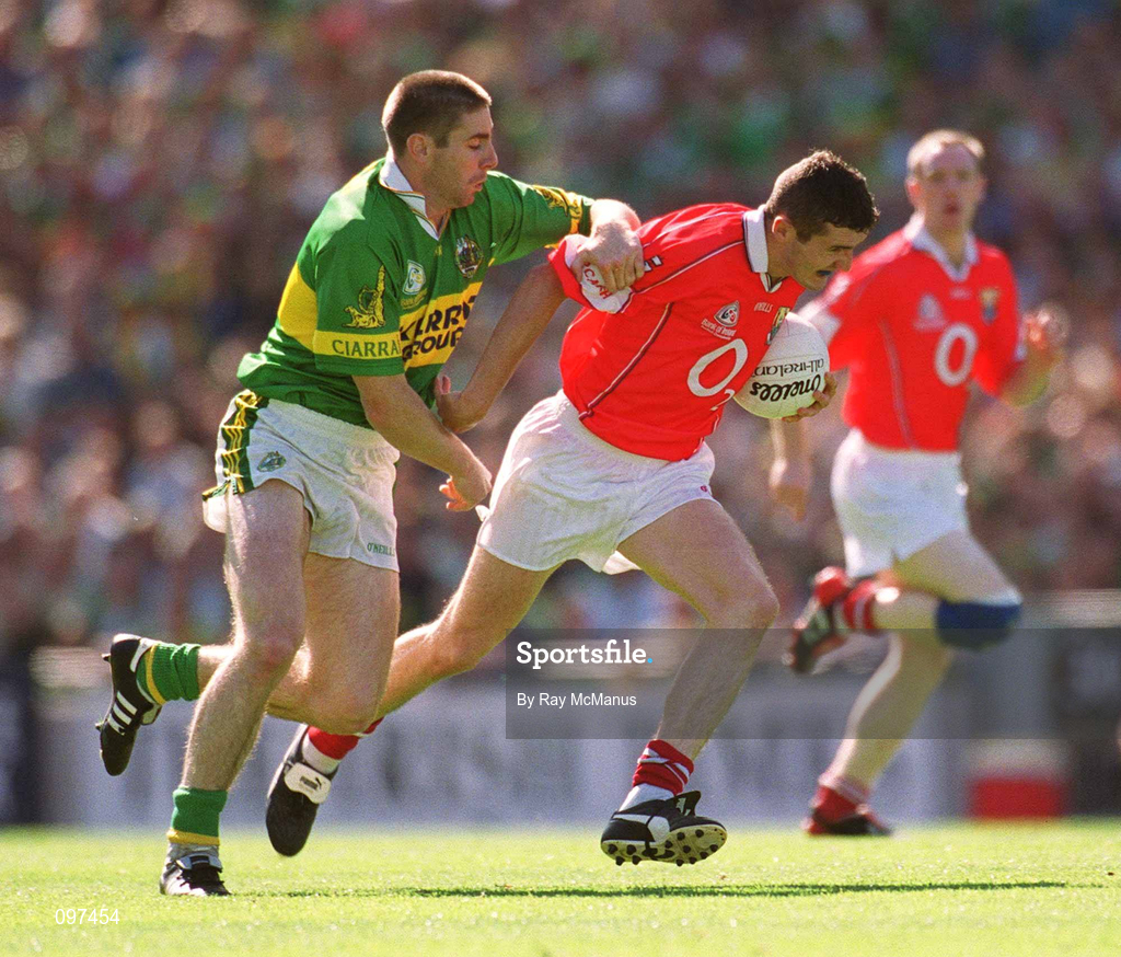25 August 2002; Graham Canty of Cork in action against Darragh Ó Sé of Kerry during the Bank of Ireland All-Ireland Senior Football Championship Semi-Final match between Kerry and Cork at Croke Park in Dublin. Photo by Ray McManus/Sportsfile