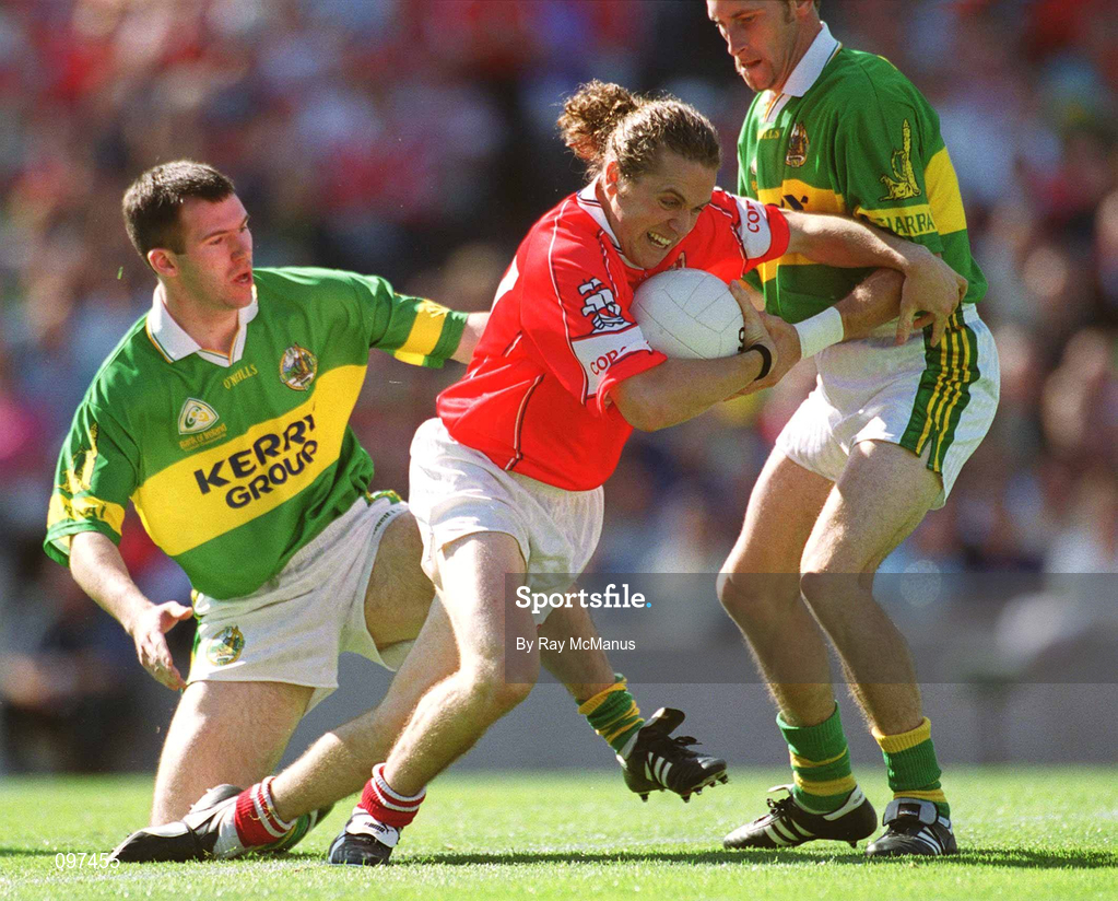 25 August 2002; Alan Cronin of Cork in action against Michael McCarthy, left, and John Sheehan of Kerry during the Bank of Ireland All-Ireland Senior Football Championship Semi-Final match between Kerry and Cork at Croke Park in Dublin. Photo by Ray McManus/Sportsfile
