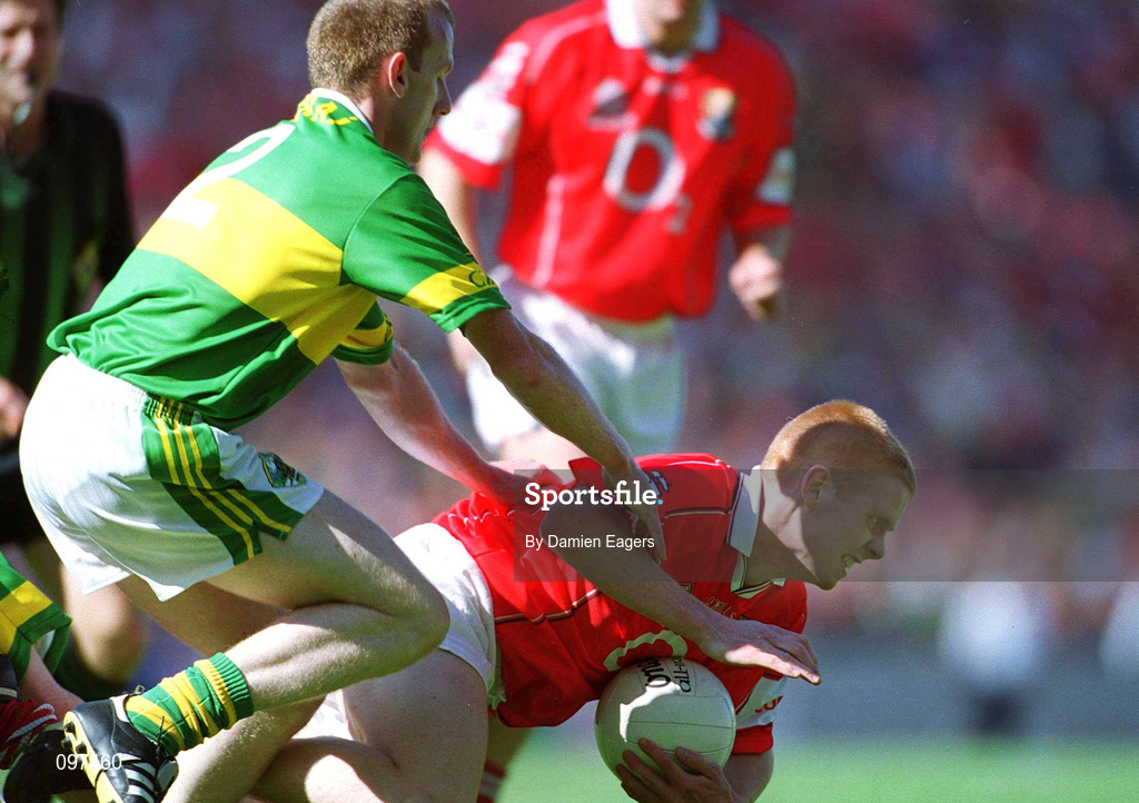25 August 2002; Seán Levis of Cork in action against Liam Hassett of Kerry during the Bank of Ireland All-Ireland Senior Football Championship Semi-Final match between Kerry and Cork at Croke Park in Dublin. Photo by Damien Eagers/Sportsfile